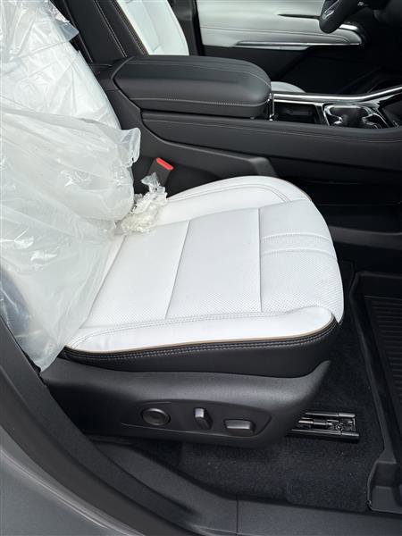 New 2026 Chevrolet Traverse High Country w/ LPO, Floor Liner Package image 8
