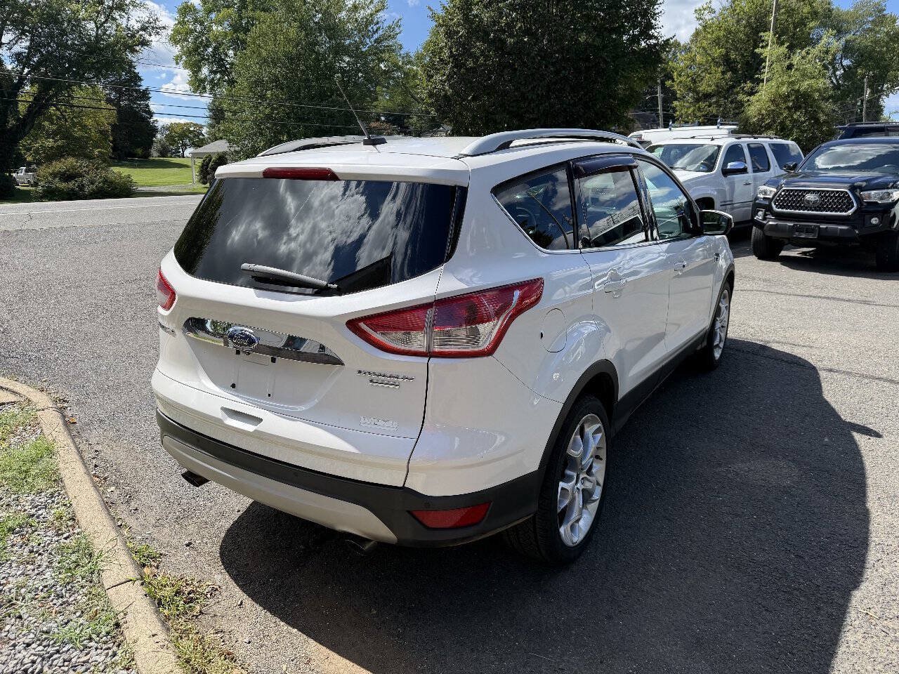 Used 2015 Ford Escape Titanium w/ Equipment Group 301A AWD/4WD image 5