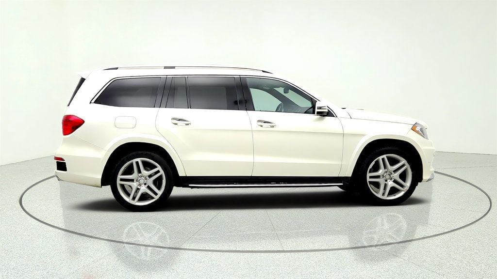 Used 2016 Mercedes-Benz GL 550 4MATIC image 4