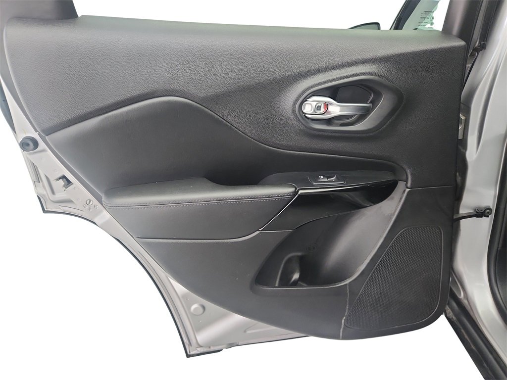 Used 2019 Jeep Cherokee Latitude Plus image 22