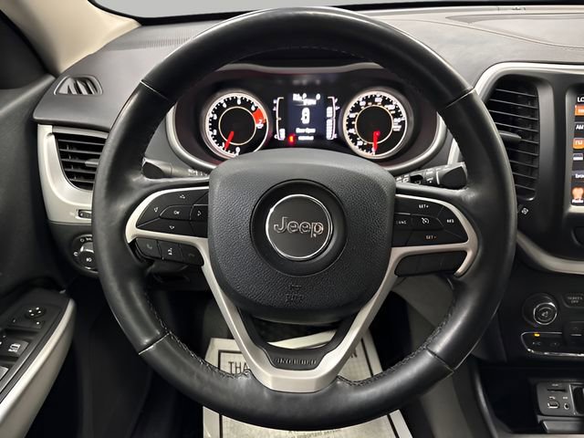 Used 2018 Jeep Cherokee Latitude Plus w/ Comfort/Convenience Group image 14