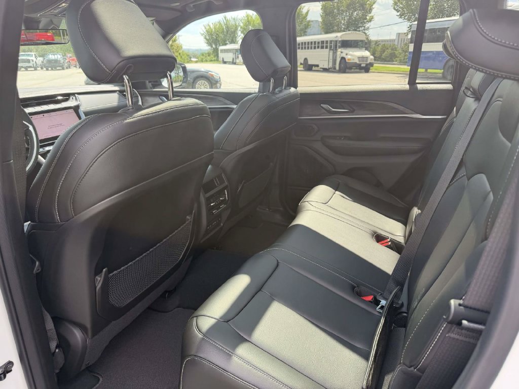 New 2026 Jeep Grand Cherokee Limited AWD/4WD image 21