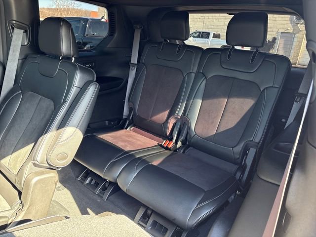 Used 2024 Jeep Grand Cherokee L Altitude image 3