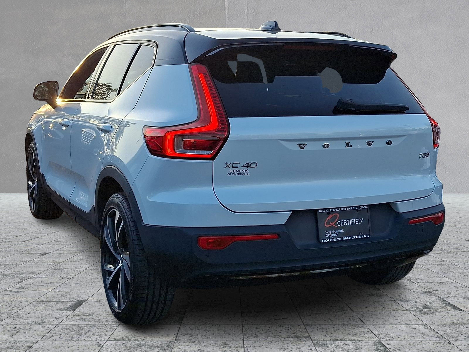 Used 2021 Volvo XC40 T5 R-Design w/ Climate Package image 8