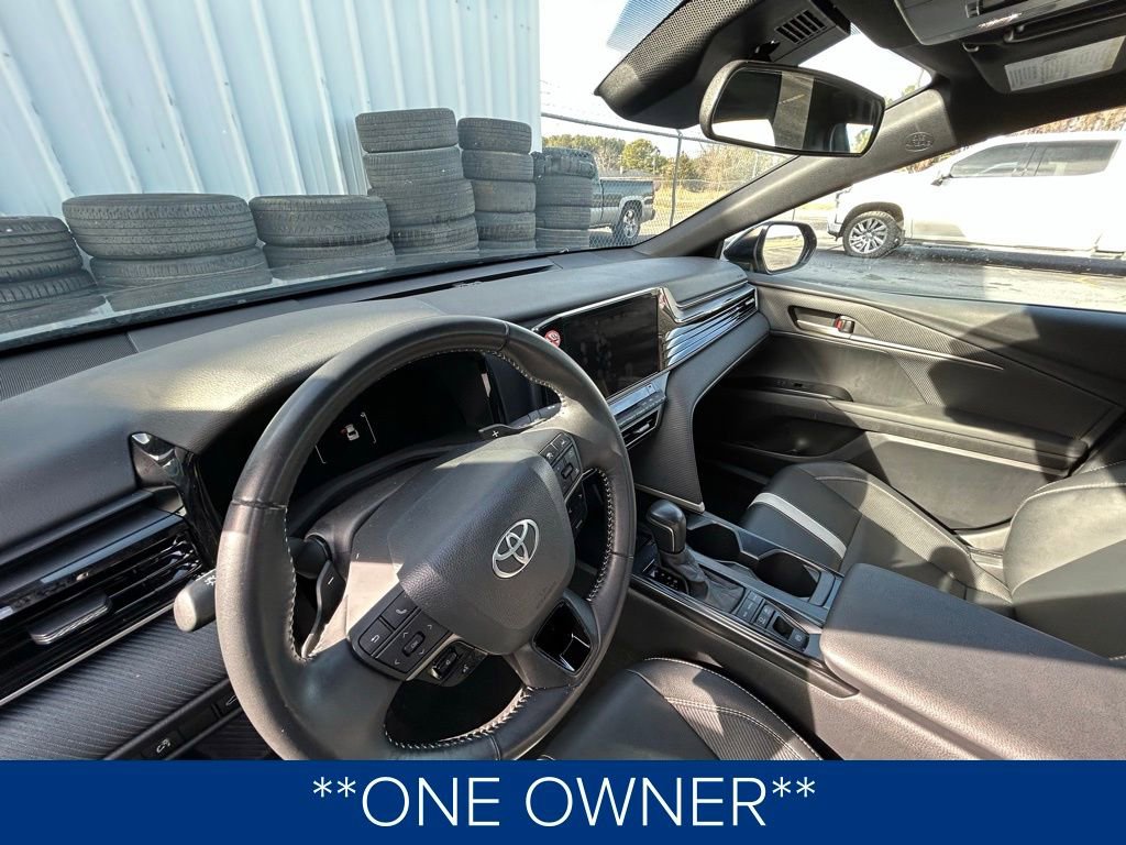 Used 2025 Toyota Camry SE image 2