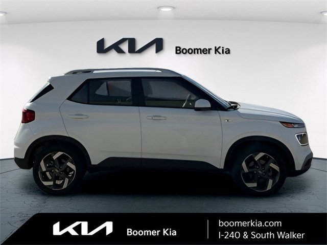 Used 2024 Hyundai Venue Limited image 4