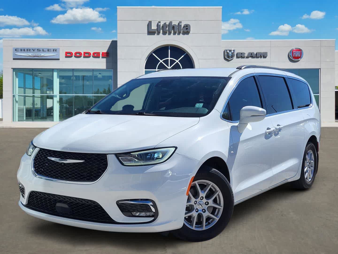 Used 2022 Chrysler Pacifica Touring-L FWD image 1