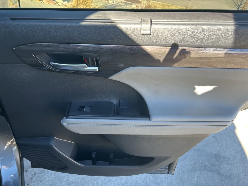 Used 2026 Toyota Highlander Limited image 26