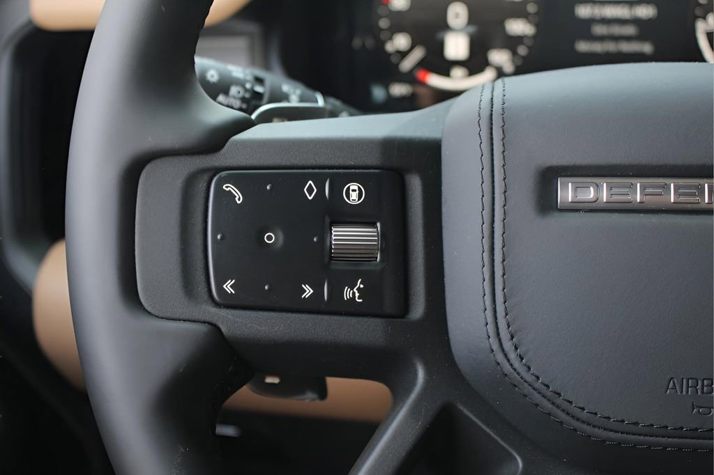 Used 2025 Land Rover Defender 110 V8 image 19