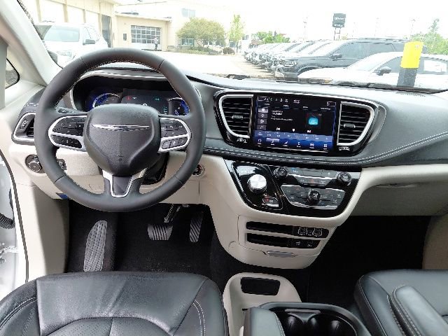 Used 2022 Chrysler Pacifica Touring-L image 26