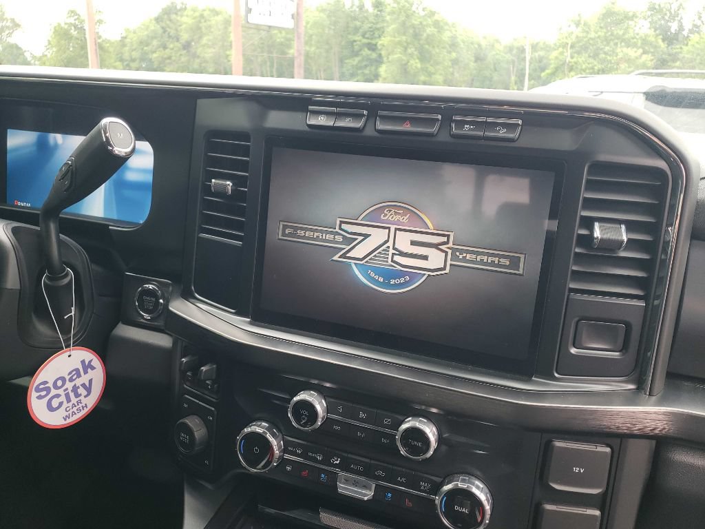 Used 2023 Ford F250 Lariat w/ Sport Appearance Package AWD/4WD image 3