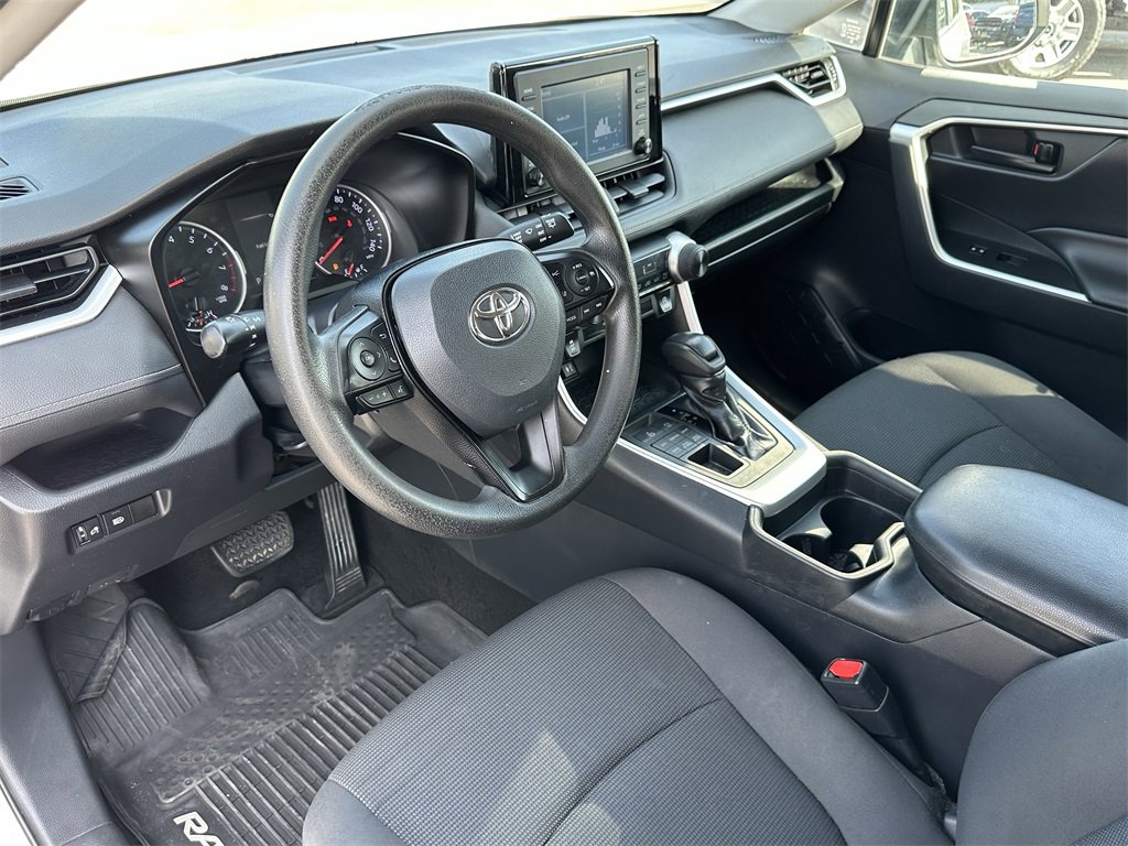 Used 2019 Toyota RAV4 LE image 9