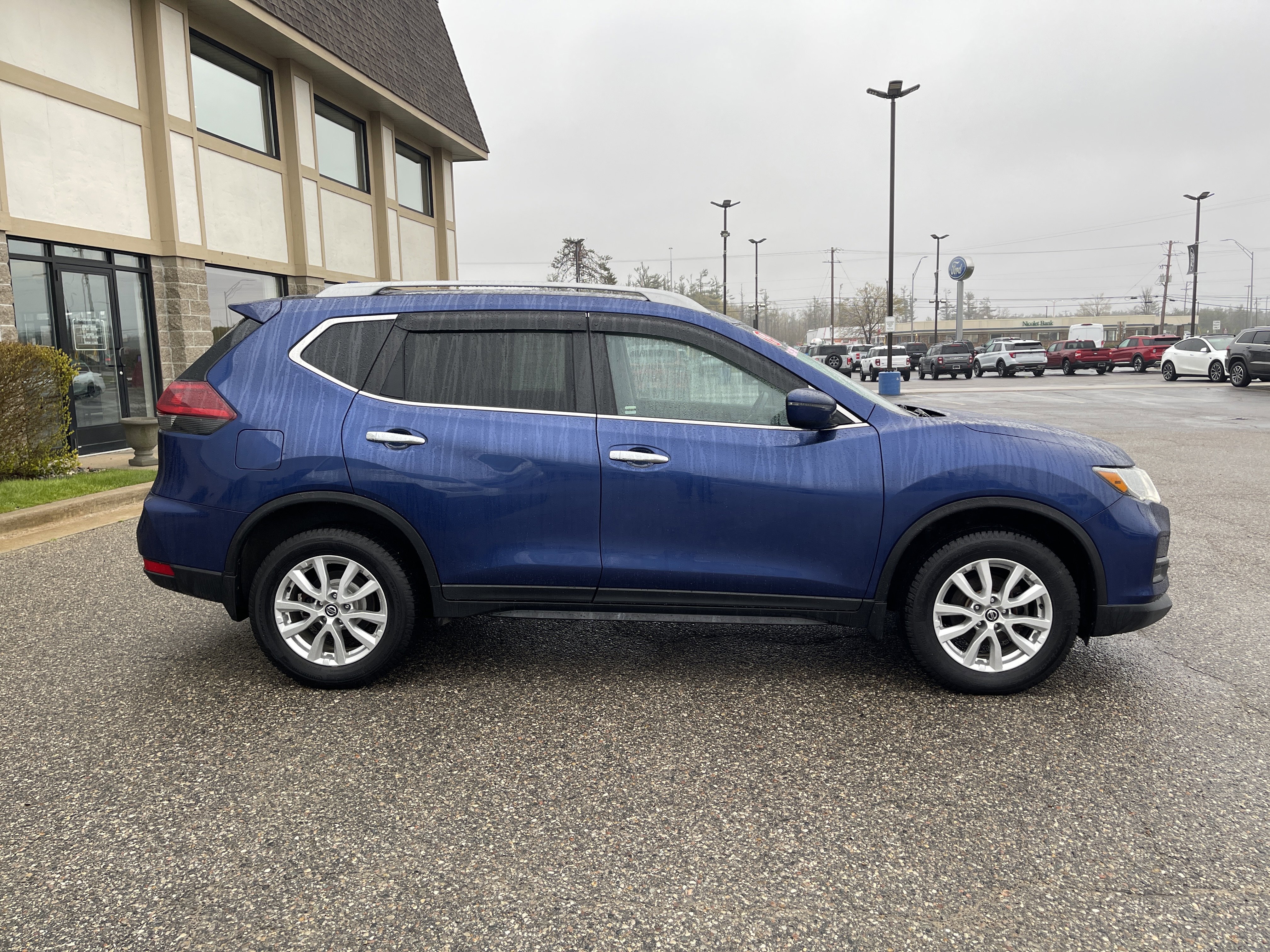 Used 2019 Nissan Rogue S AWD/4WD image 2