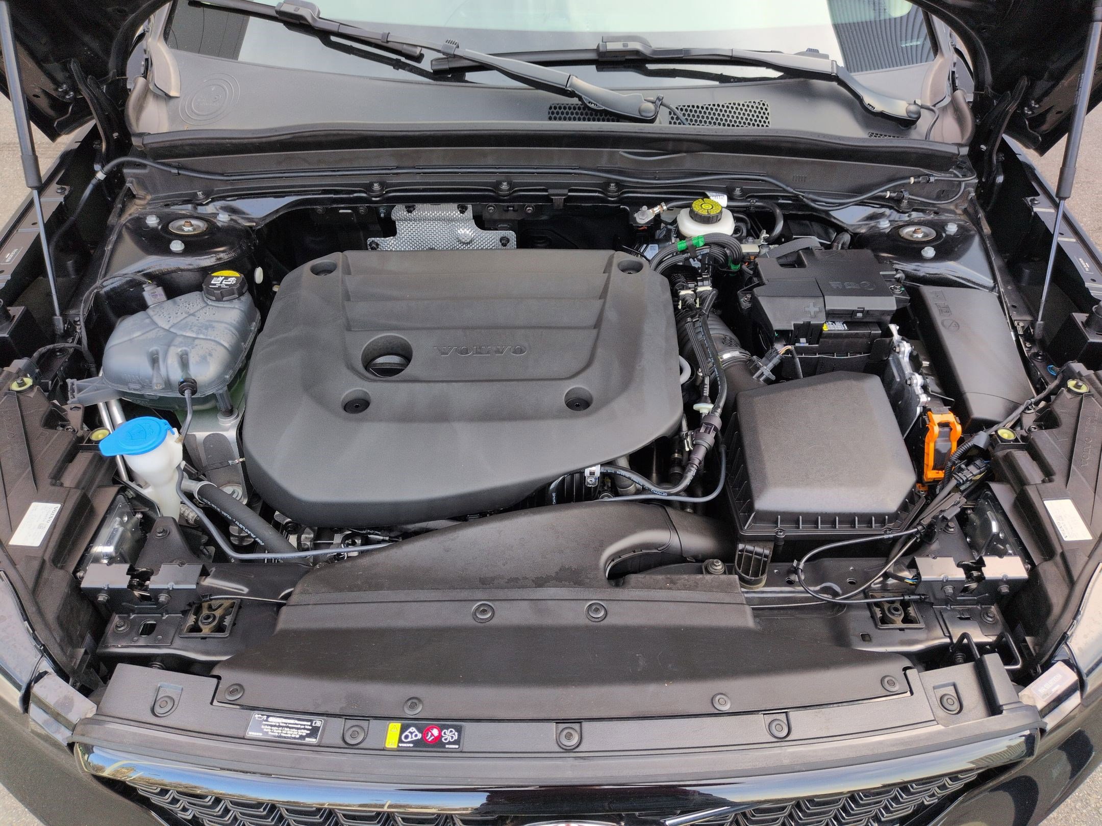 Used 2024 Volvo XC40 B5 Plus image 30