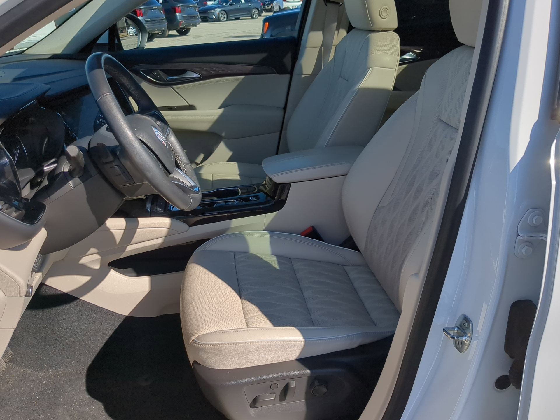 Used 2021 Buick Envision Avenir w/ Technology Package II FWD image 11