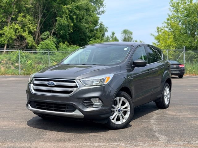 Used 2017 Ford Escape SE FWD image 2
