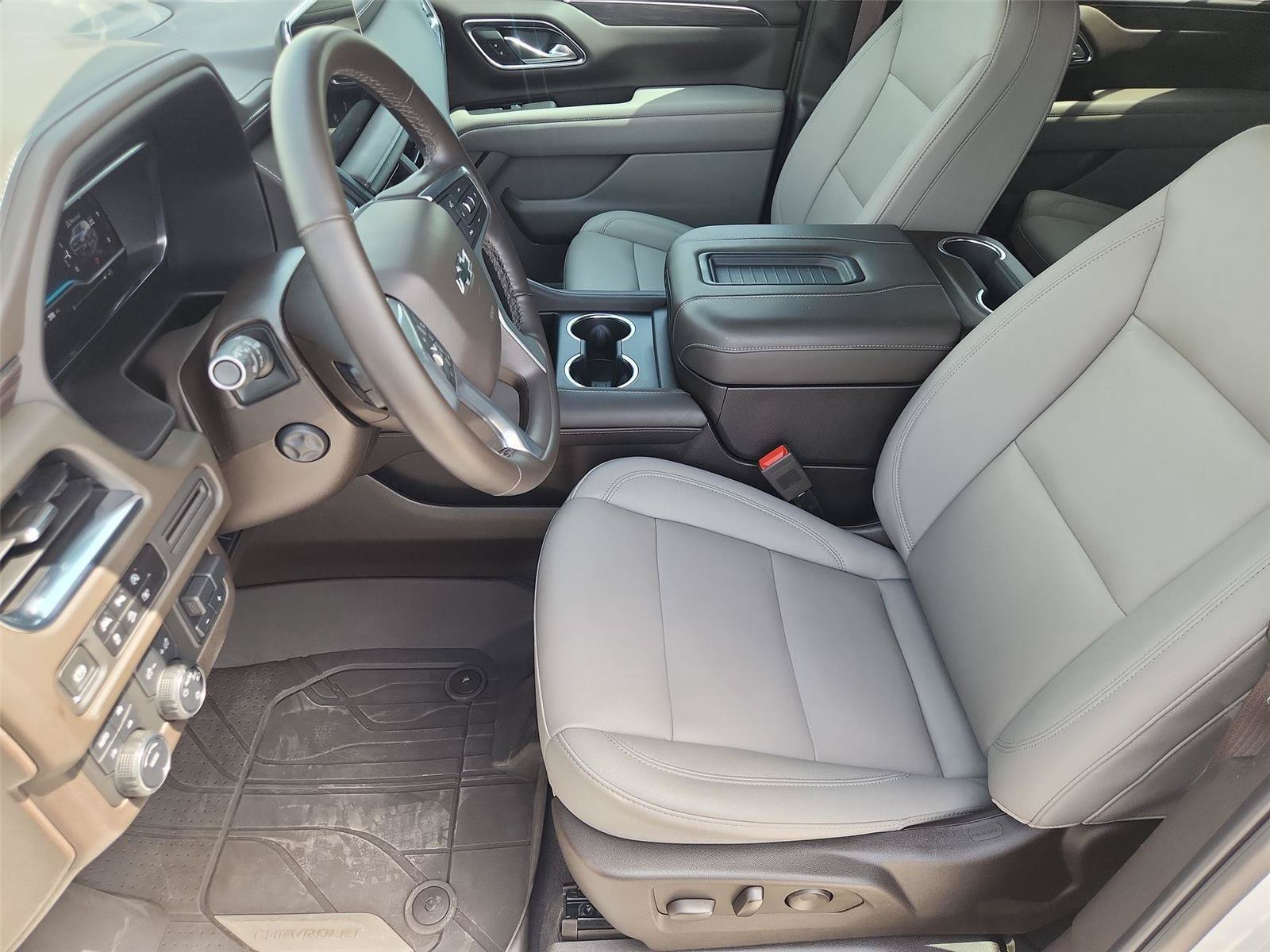 Used 2023 Chevrolet Suburban Z71 w/ Luxury Package AWD/4WD image 19
