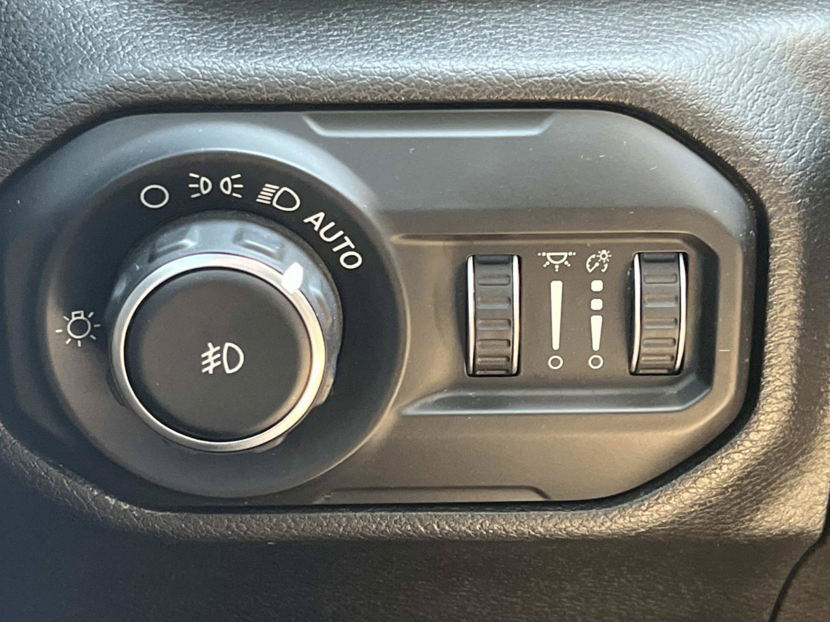 Used 2018 Jeep Wrangler Unlimited Sport S AWD/4WD image 28