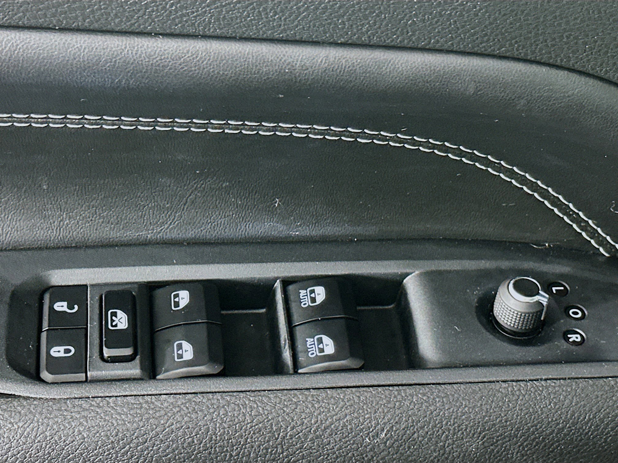 Used 2024 Jeep Compass Latitude w/ Convenience Group AWD/4WD image 15