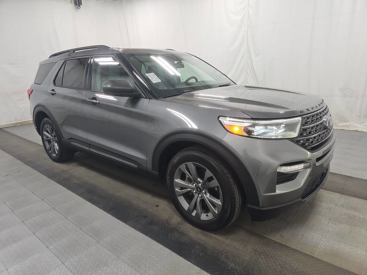 Used 2021 Ford Explorer XLT w/ XLT Sport Appearance Package image 3