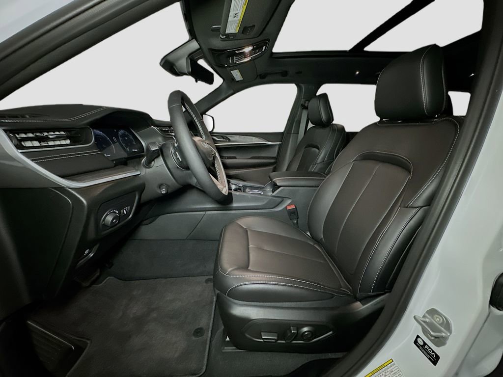 New 2025 Jeep Grand Cherokee L Limited w/ Luxury Tech Group II image 18