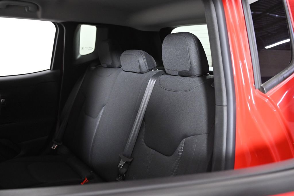 Used 2015 Jeep Renegade Latitude image 24