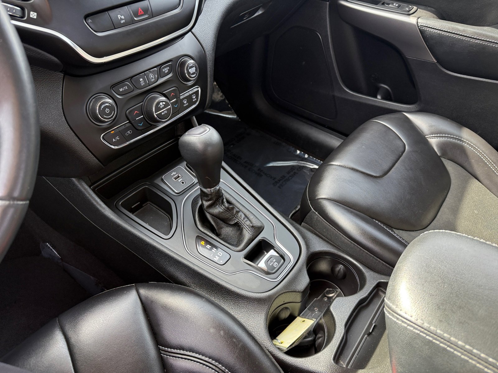 Used 2019 Jeep Cherokee Latitude Plus w/ Comfort/Convenience Group image 13