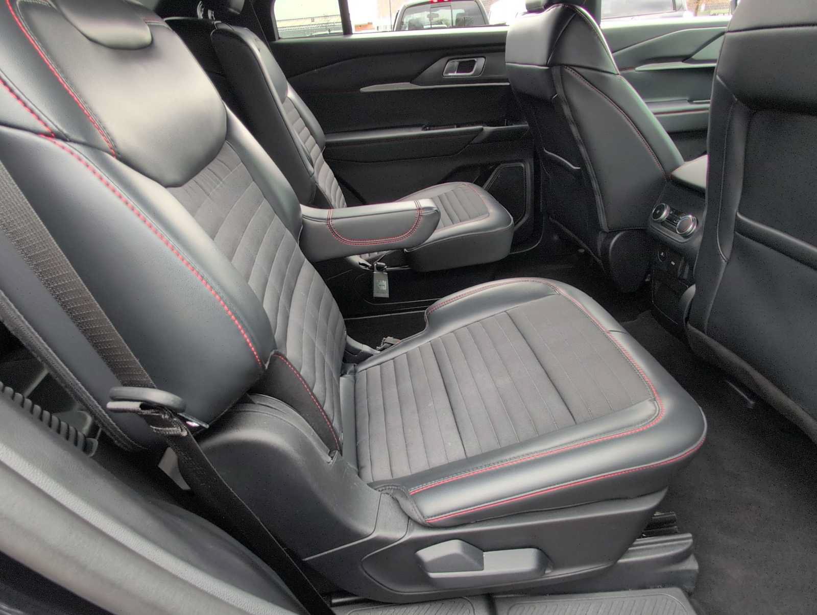 Used 2025 Ford Explorer ST-Line AWD/4WD image 20