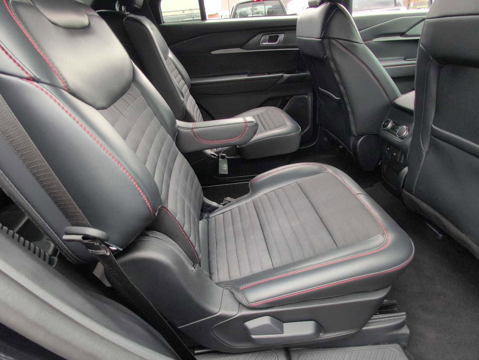 Used 2025 Ford Explorer ST-Line AWD/4WD image 20