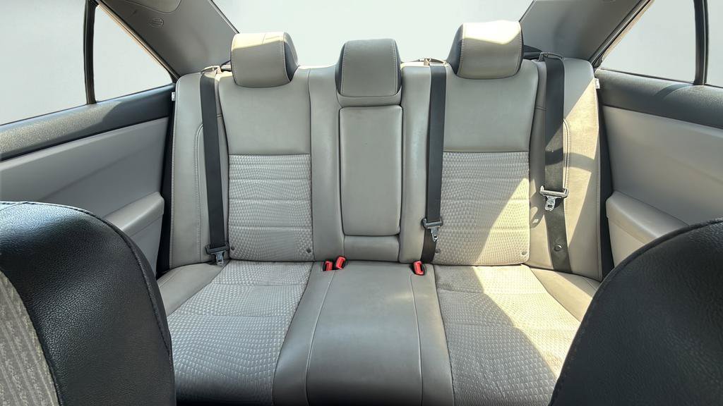 Used 2015 Toyota Camry SE FWD image 25