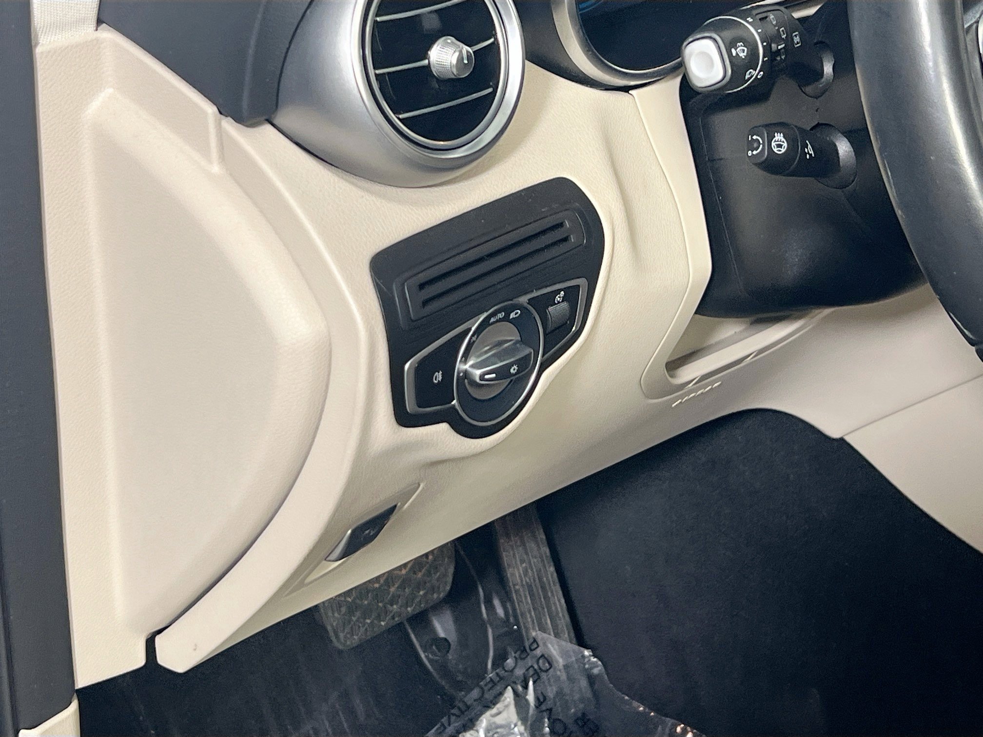 Used 2022 Mercedes-Benz GLC 300 4MATIC image 10