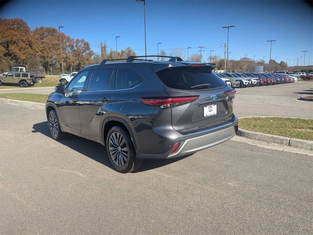 Used 2021 Toyota Highlander Platinum image 3