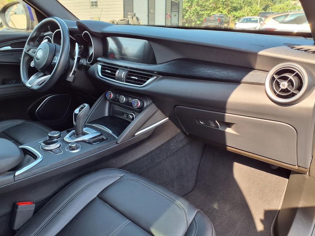 Used 2023 Alfa Romeo Stelvio Sprint RWD image 11