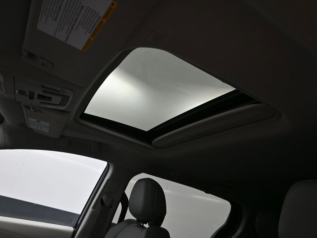 Used 2024 Toyota Sienna XLE image 28