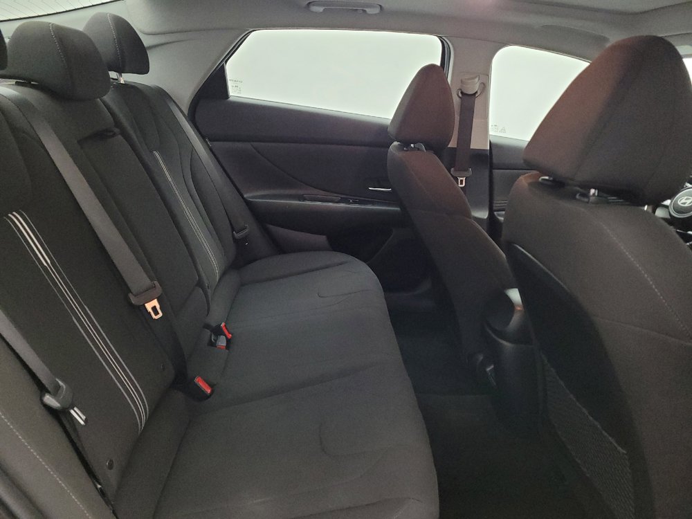 Used 2025 Hyundai Elantra SEL FWD image 19