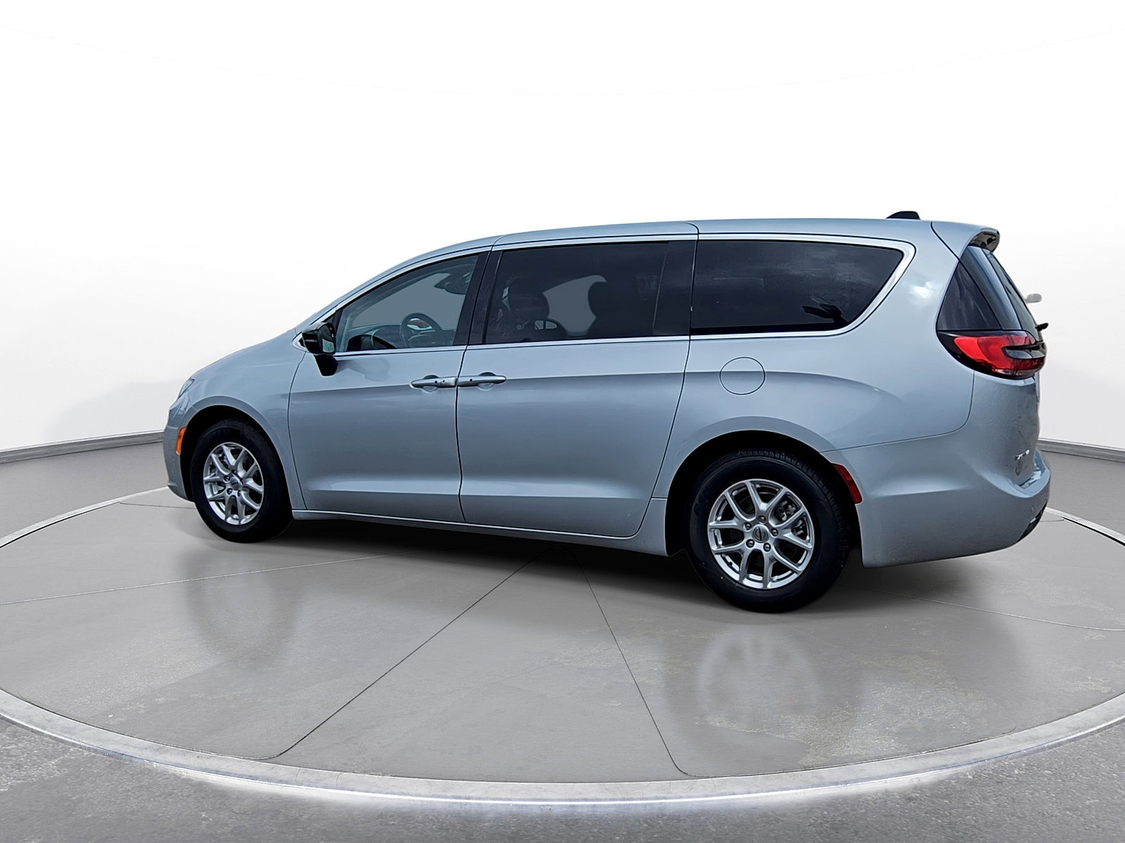 Used 2024 Chrysler Pacifica Touring-L FWD image 6