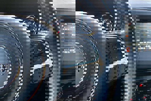 Used 2020 Jeep Compass Latitude w/ Cold Weather Group image 18