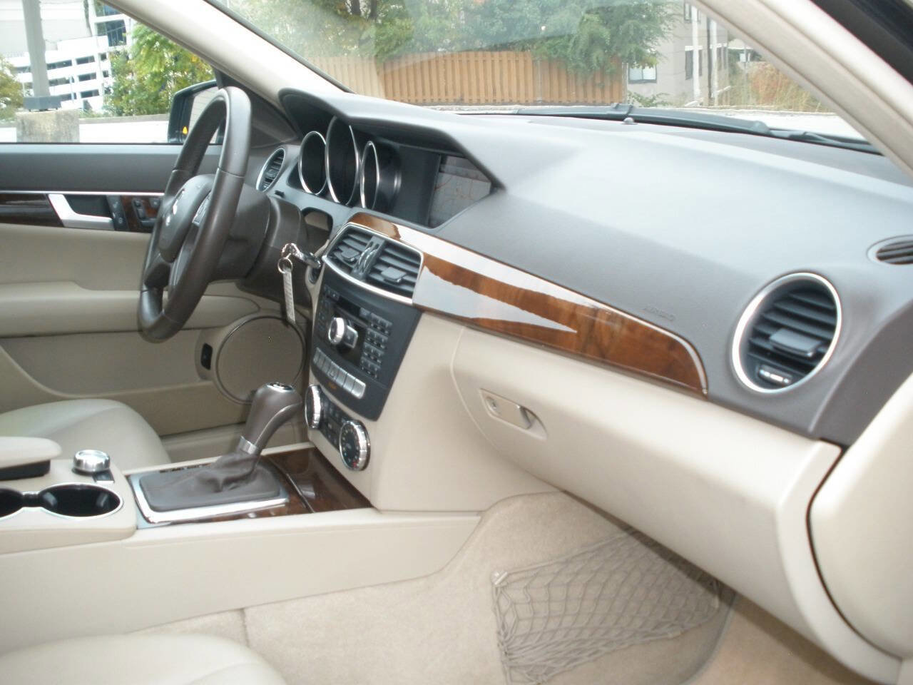 Used 2013 Mercedes-Benz C 250 Sedan image 29