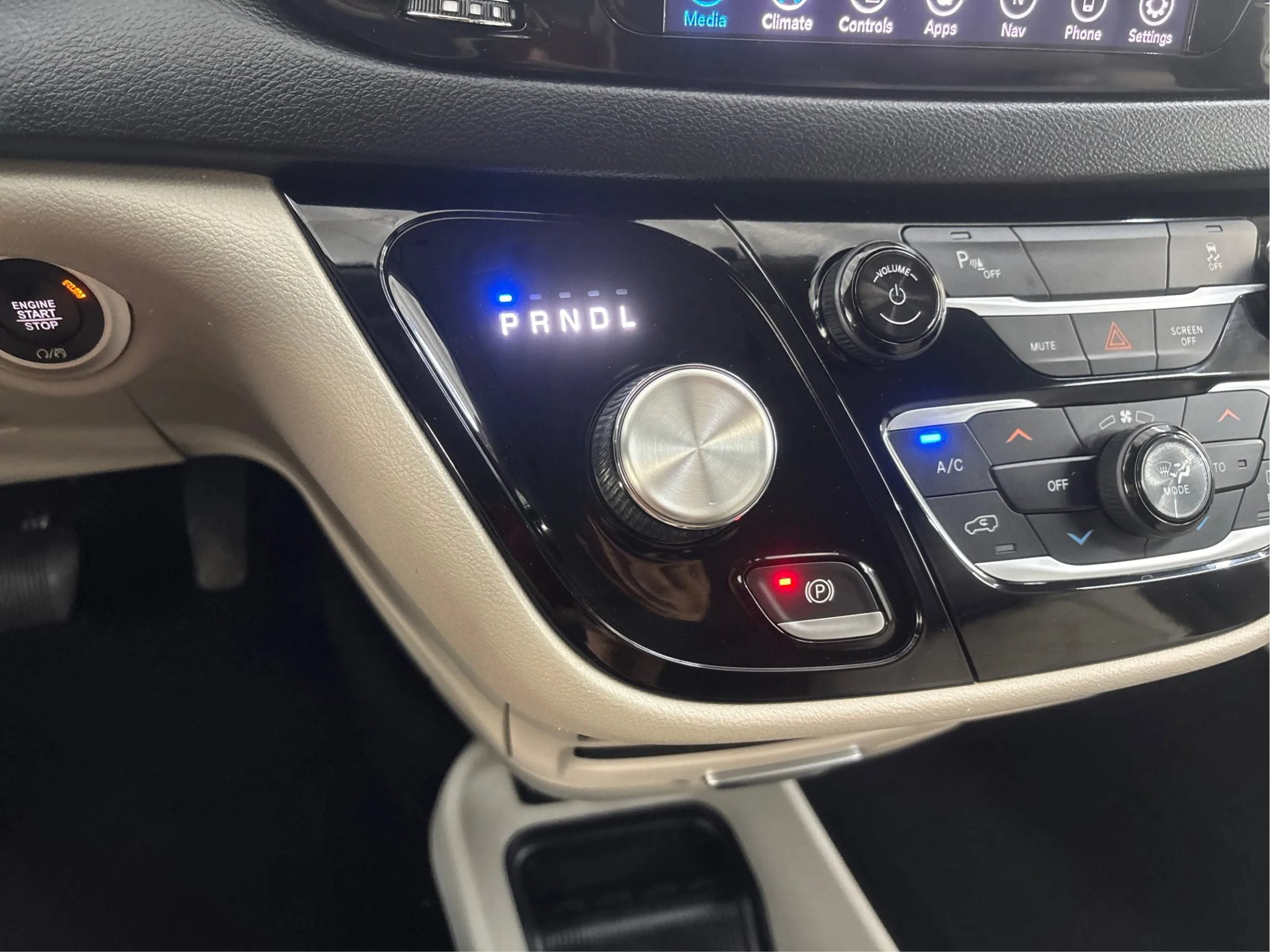 Used 2020 Chrysler Pacifica Touring-L FWD image 46