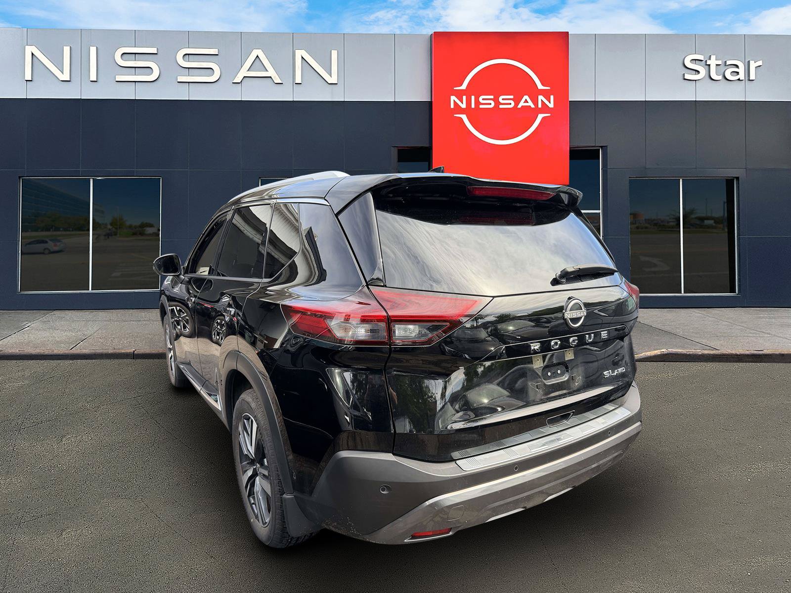 Used 2023 Nissan Rogue SL w/ SL Premium Package AWD/4WD image 4