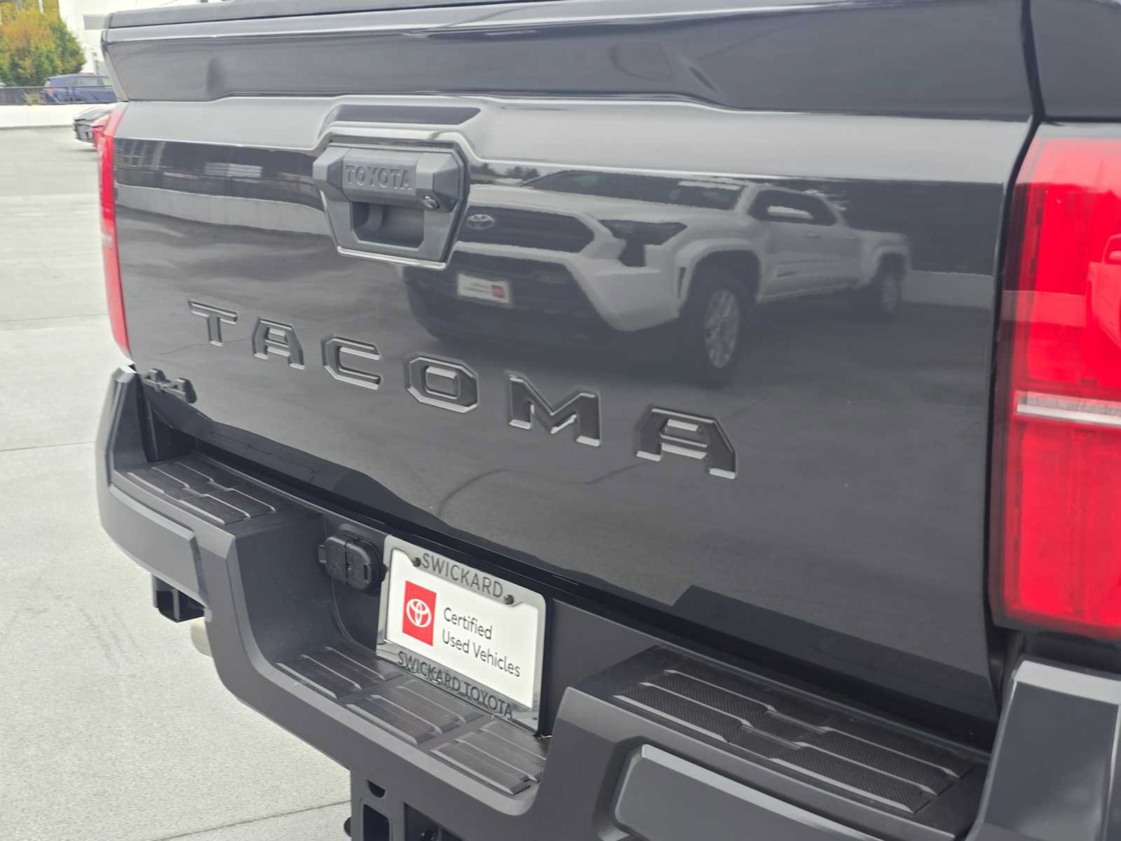 Used 2025 Toyota Tacoma SR5 AWD/4WD image 13