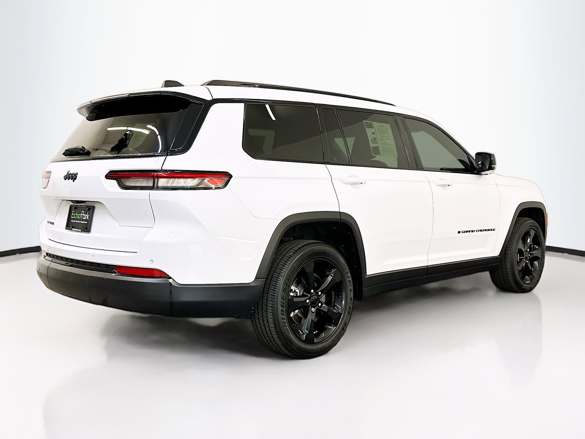 Used 2023 Jeep Grand Cherokee L Laredo image 9