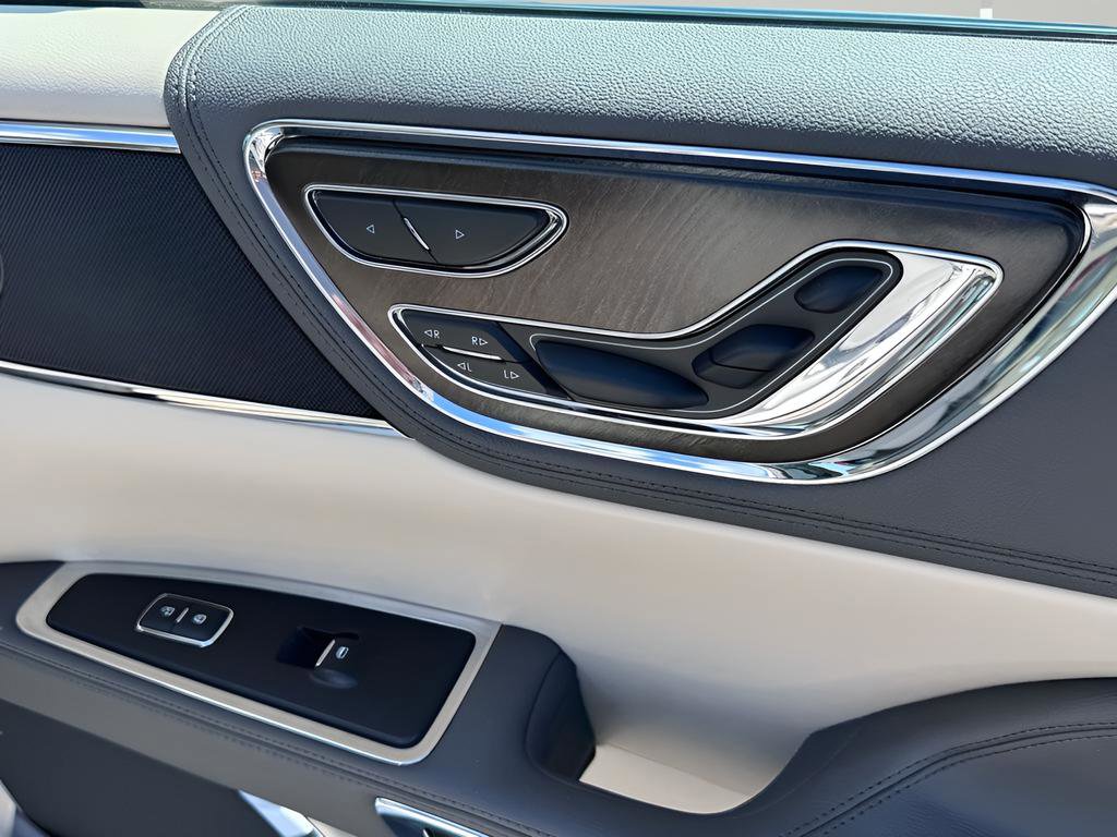 Used 2019 Lincoln Continental Reserve FWD image 27