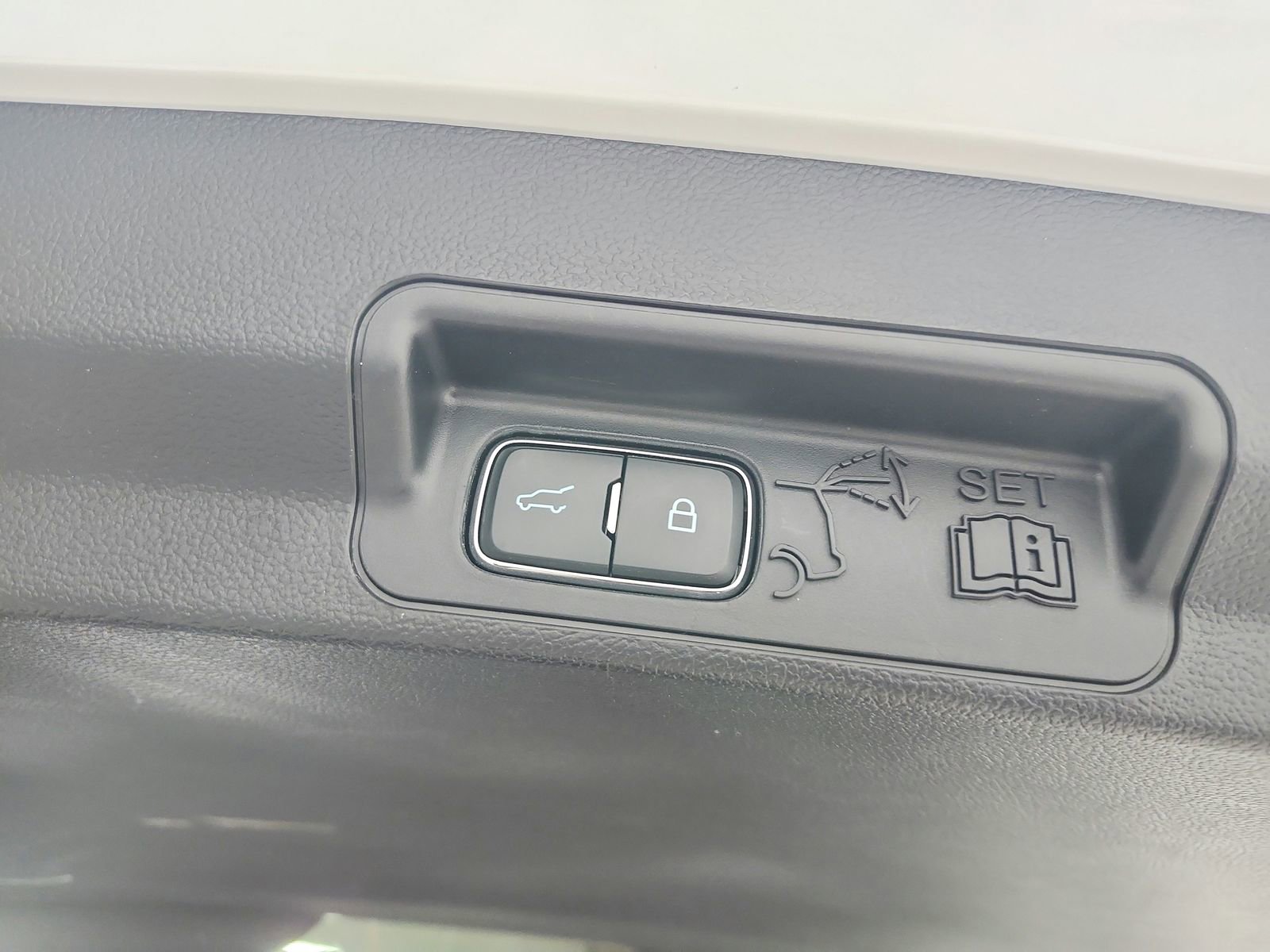 Used 2024 Ford Explorer XLT w/ Equipment Group 202A image 43