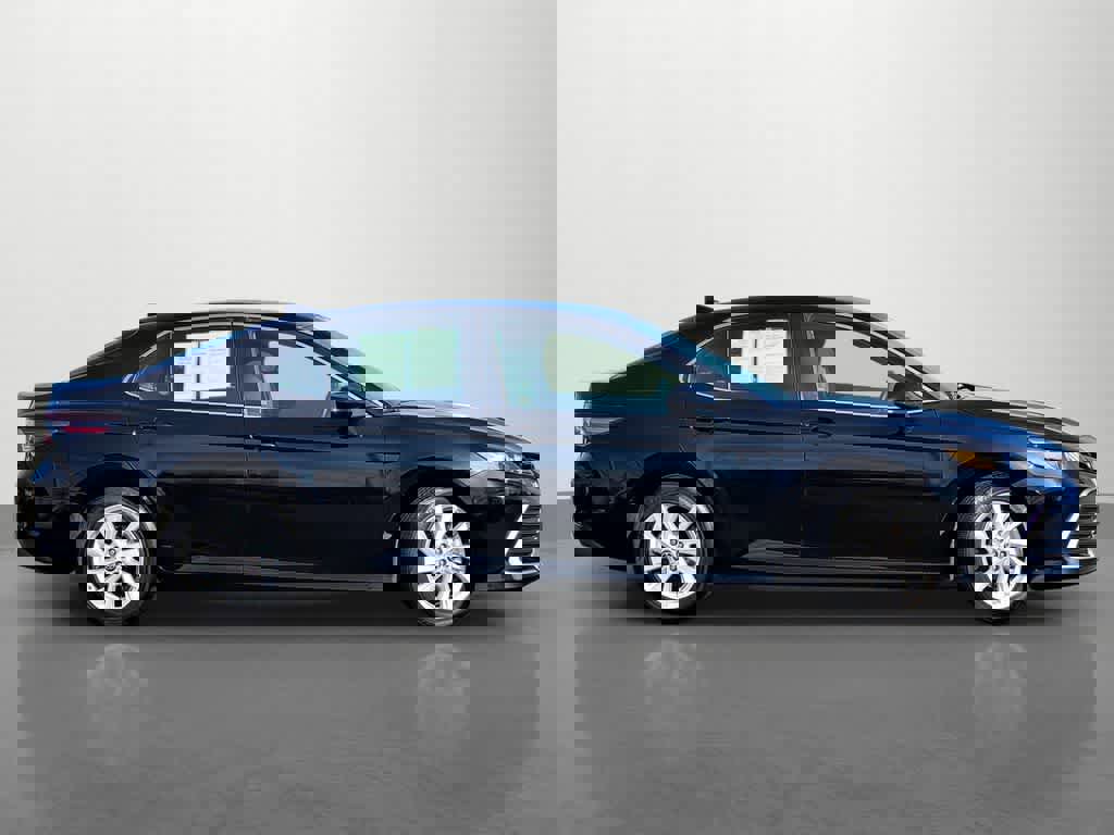 Used 2023 Toyota Camry LE image 7