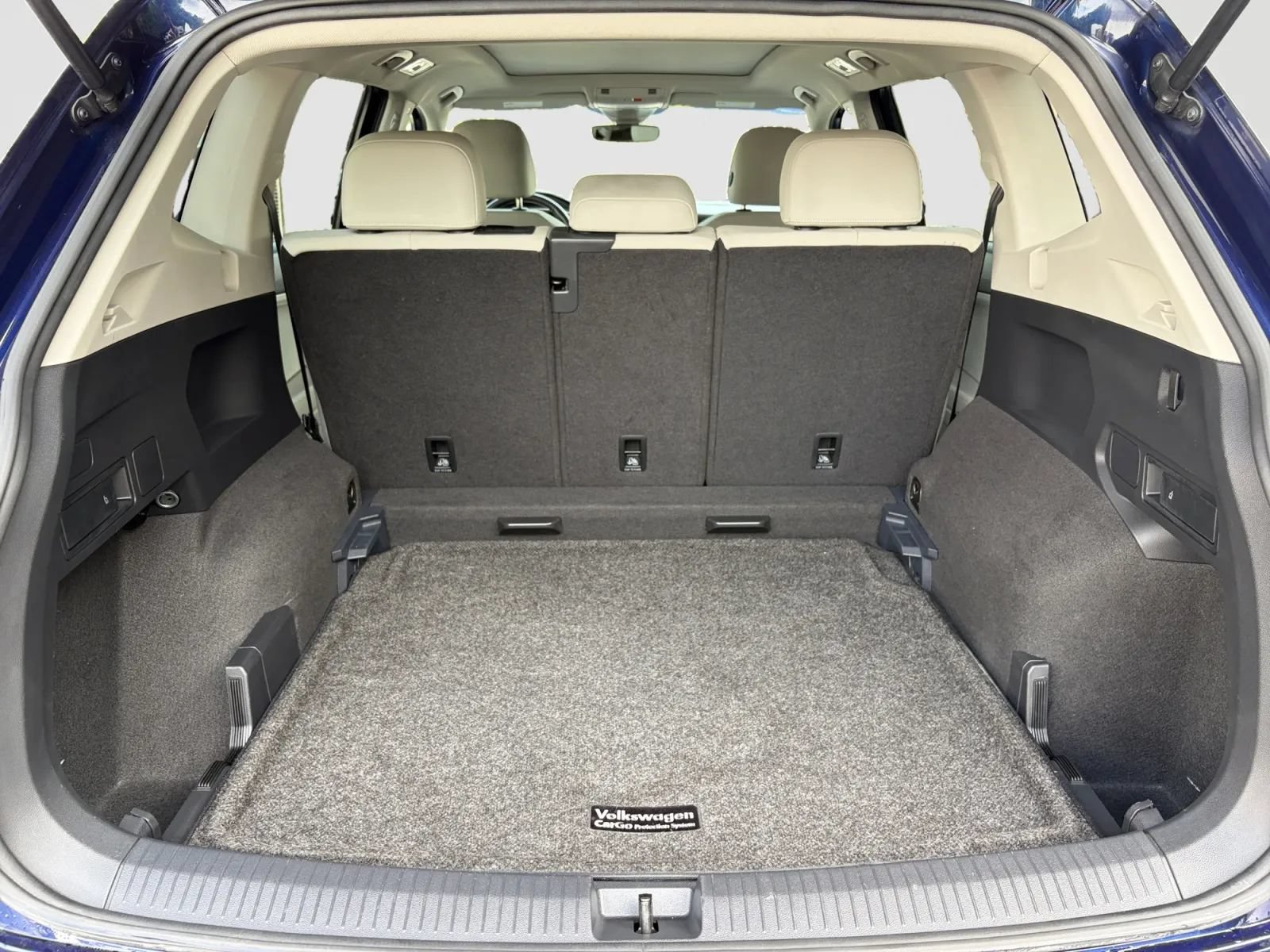 Used 2023 Volkswagen Tiguan SE w/ Panoramic Sunroof Package AWD/4WD image 16