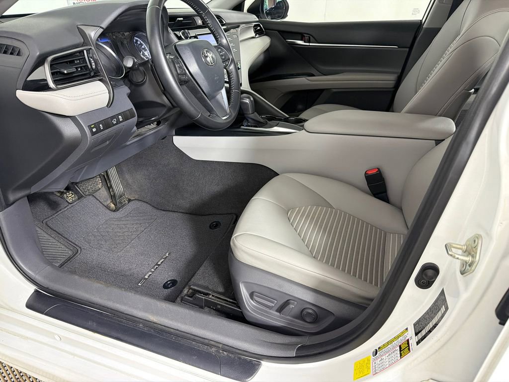 Used 2020 Toyota Camry SE FWD image 9