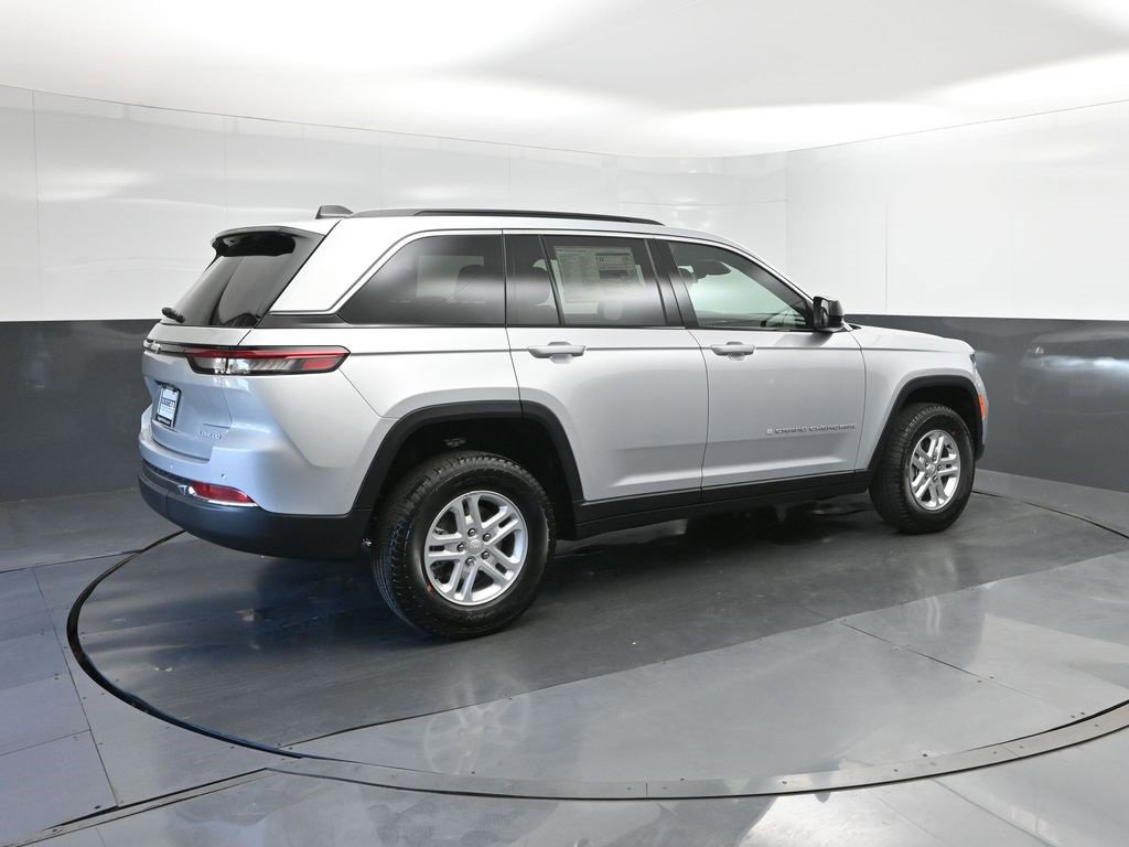 New 2025 Jeep Grand Cherokee Laredo w/ Luxury Tech Group I image 15