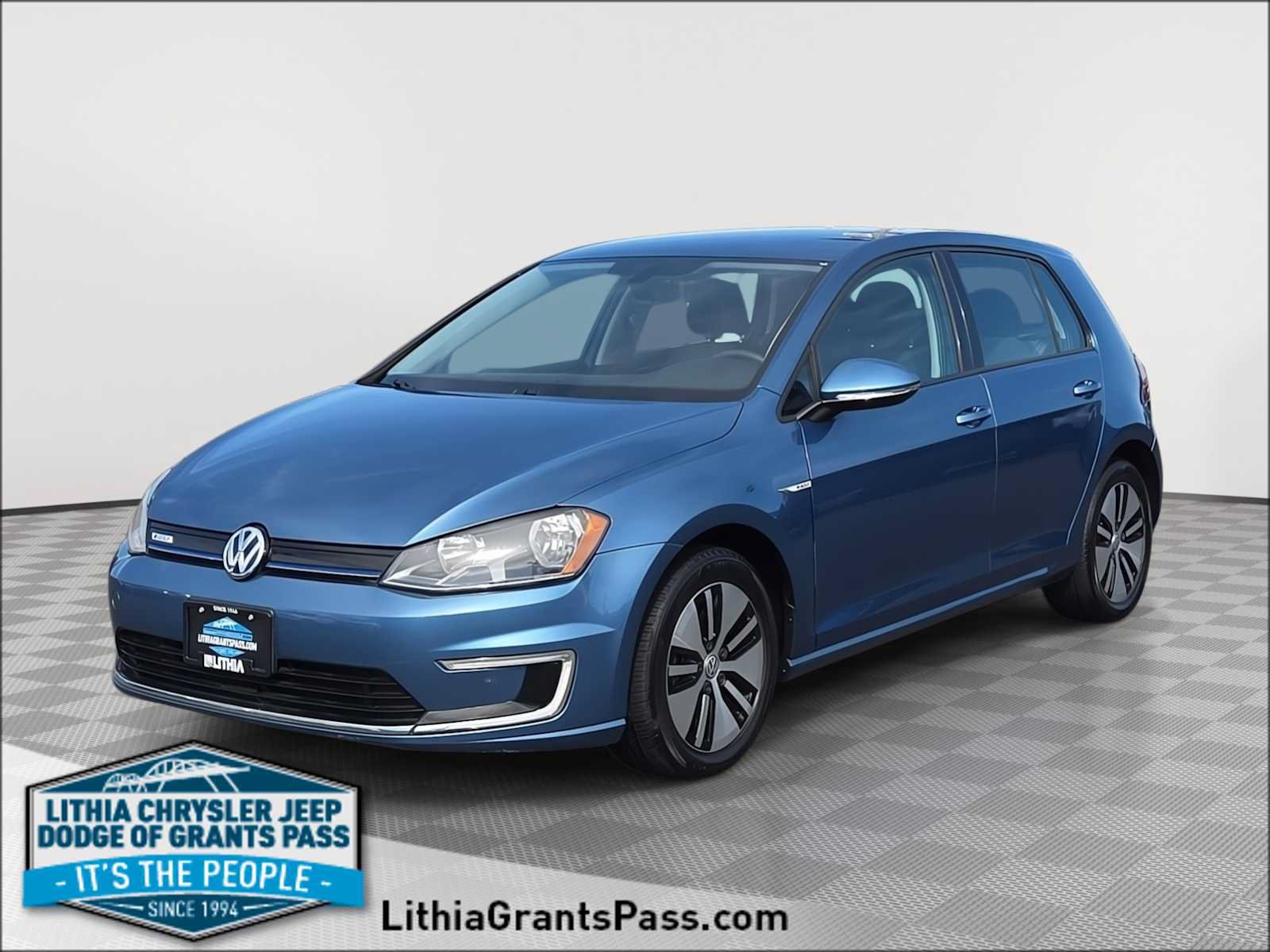 Used 2016 Volkswagen e-Golf SE w/ DC Fast Charging Package