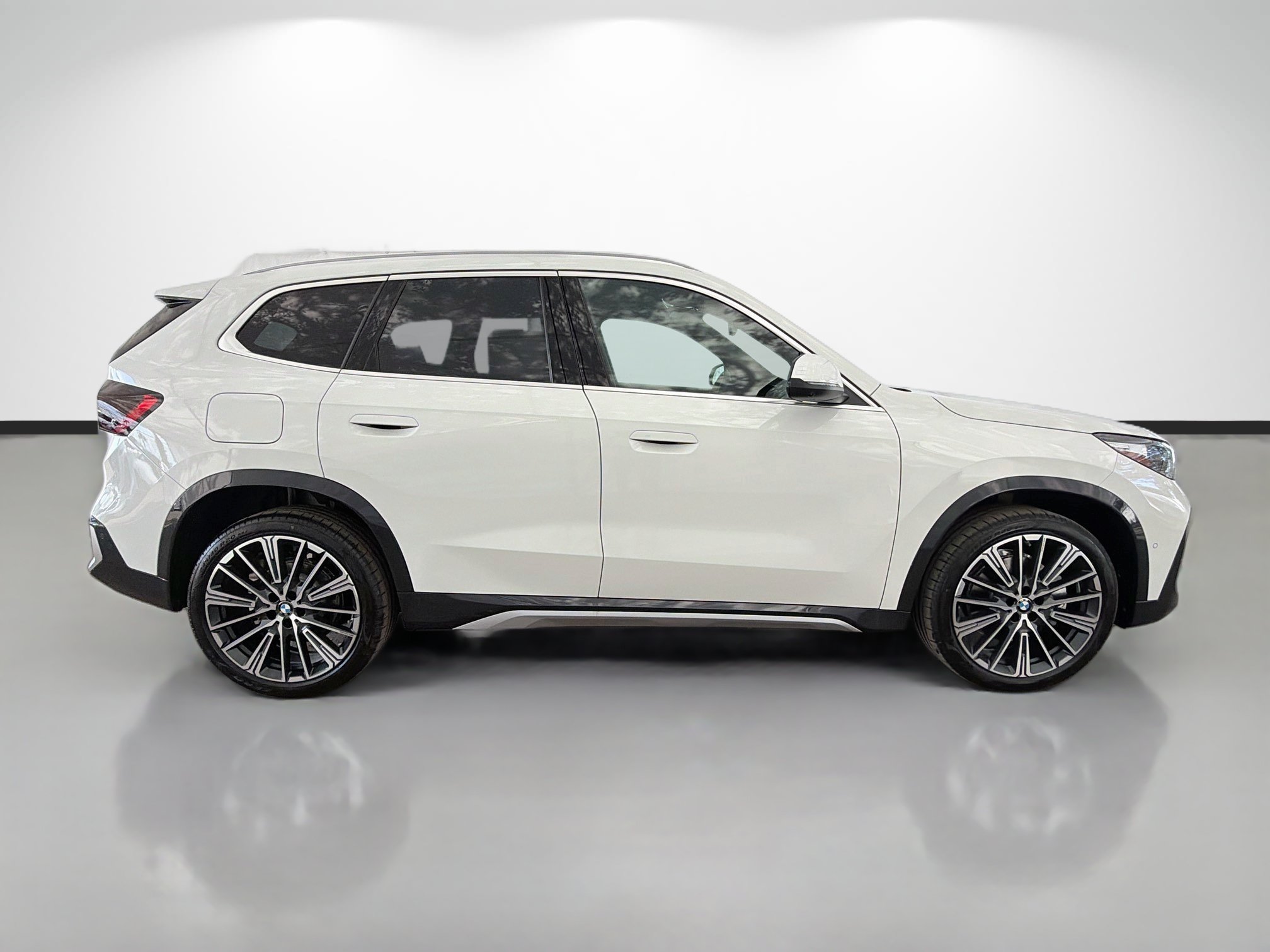 Used 2026 BMW X1 xDrive28i w/ Technology Package AWD/4WD image 2